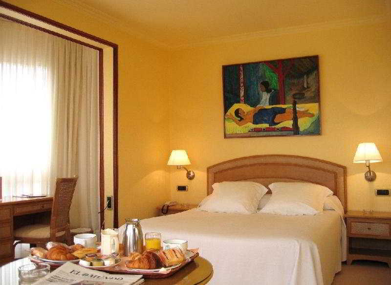 Las Rocas Playa Hotel Кастро-Урдиалес Экстерьер фото